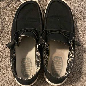 Womens size 9 Hey Dudes